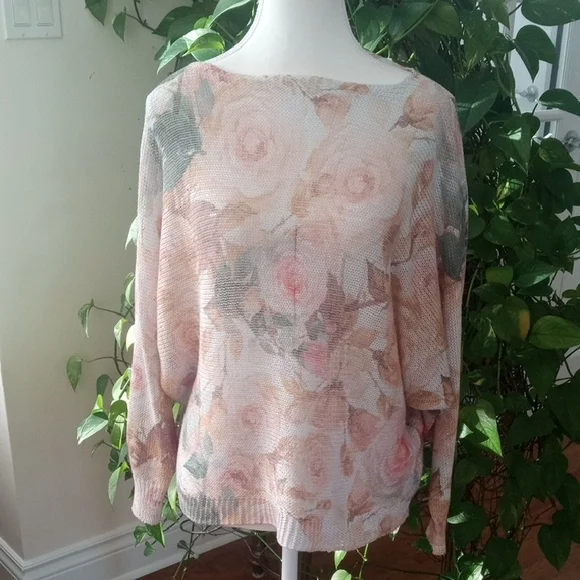 Chic Rose Patterned Sweater - Picture 1 of 14